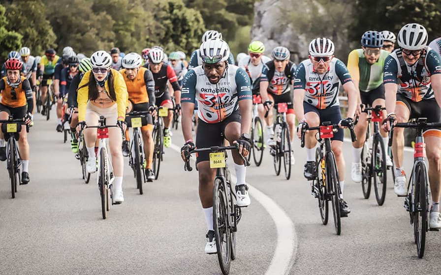 Grupo de ciclistas en el recorrido de la Mallorca 312
